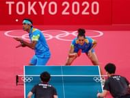 मिक्स्ड डबल्स के टेबल टेनिस मुकाबले में मनिका और शरत की जोड़ी को गाइड करने के लिए राष्ट्रीय कोच मौजूद थे